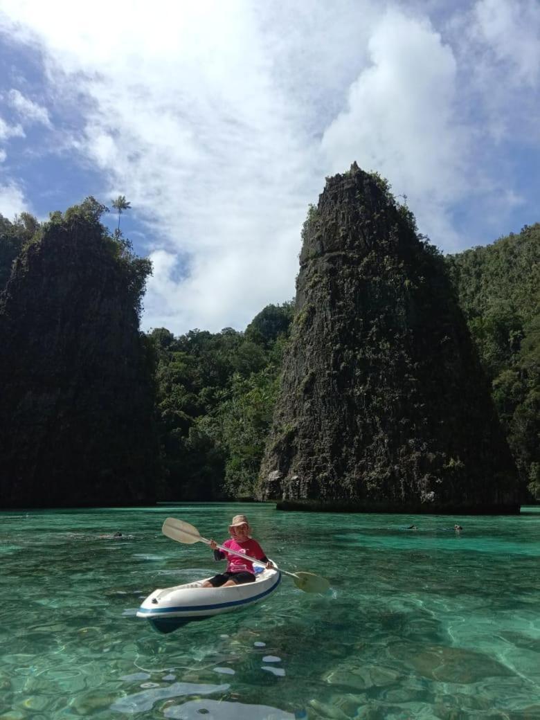 Raja Ampat Sandy Guest House Saonek Exterior photo
